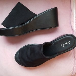 Retro 90s wedge sandal